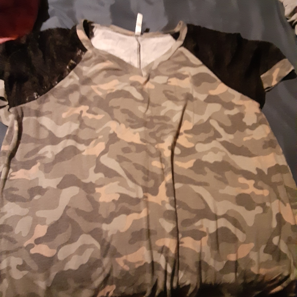 COPY - Camo lace top